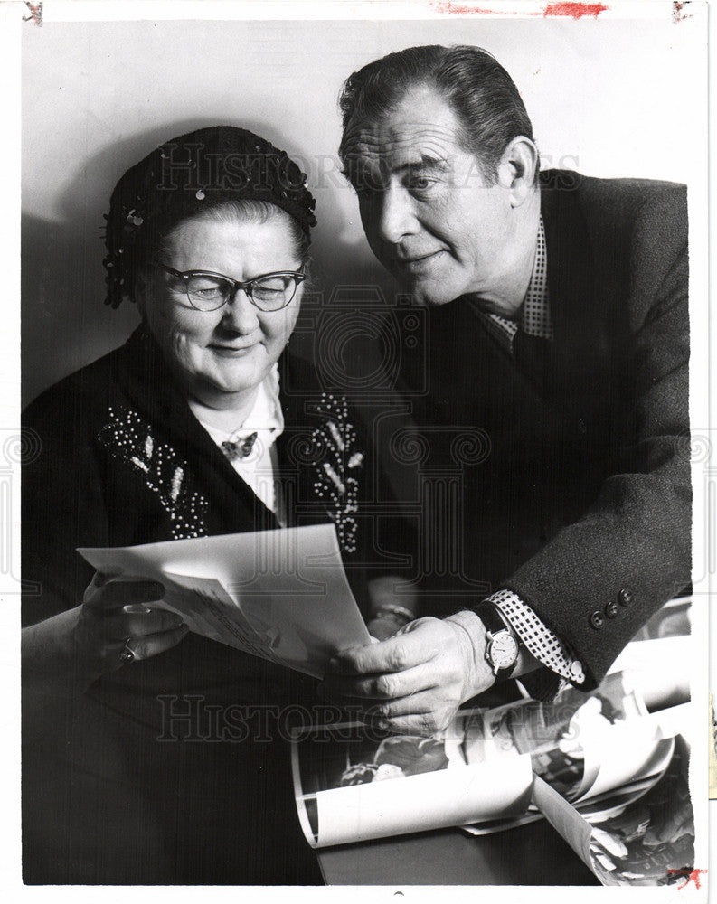 1958 Press Photo Bill Kennedy and Helen Bower - Historic Images