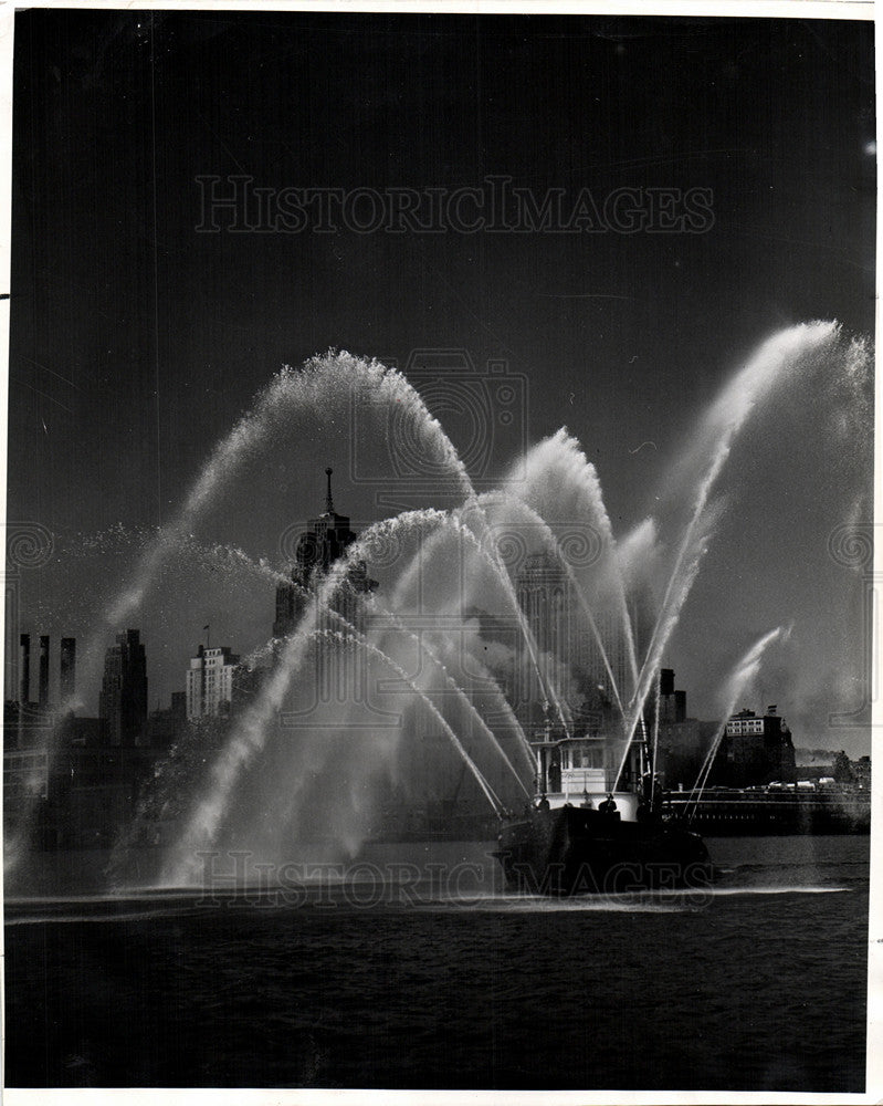 1948 Press Photo Waterboat shoreline shipboard fires - Historic Images