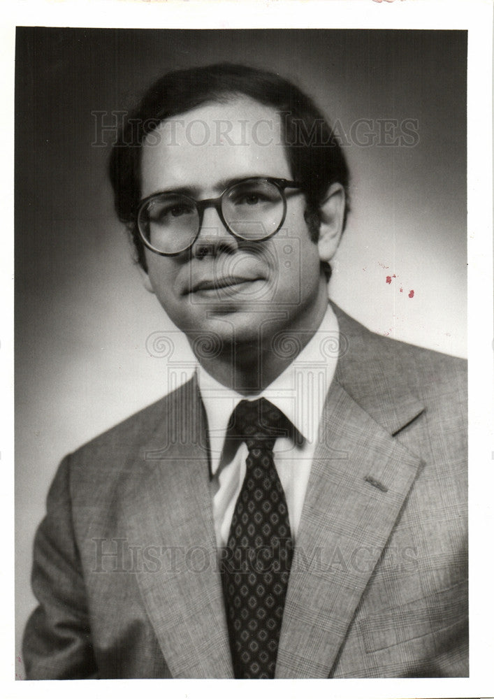 1982 Press Photo J. Ronald Kelly Burson-Marsteller - Historic Images