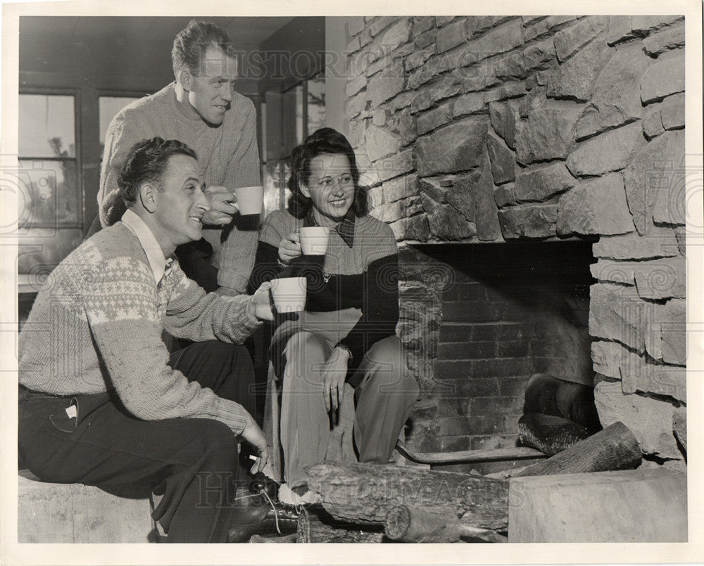 1949 Press Photo cups fireplace Kircher Gattschalk - Historic Images