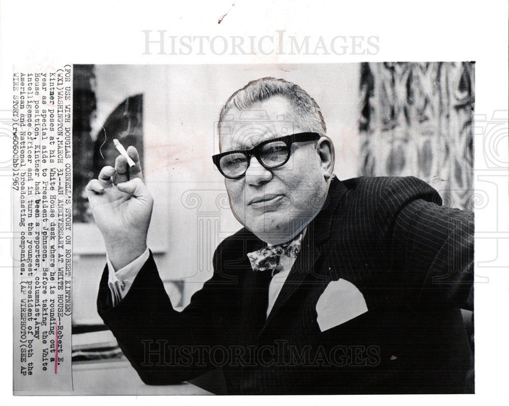 1967 Press Photo Robert E. Kintner Journalist TV NBC - Historic Images