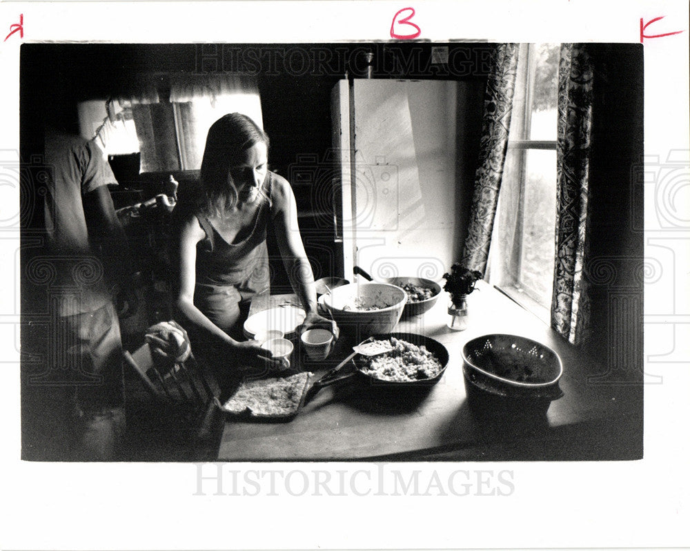 1988 Press Photo Patrick Beck Cathy King gardening food - Historic Images