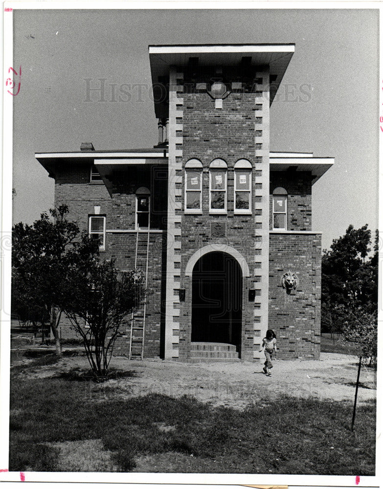 1976 Press Photo University Private Groves of Academe. - Historic Images