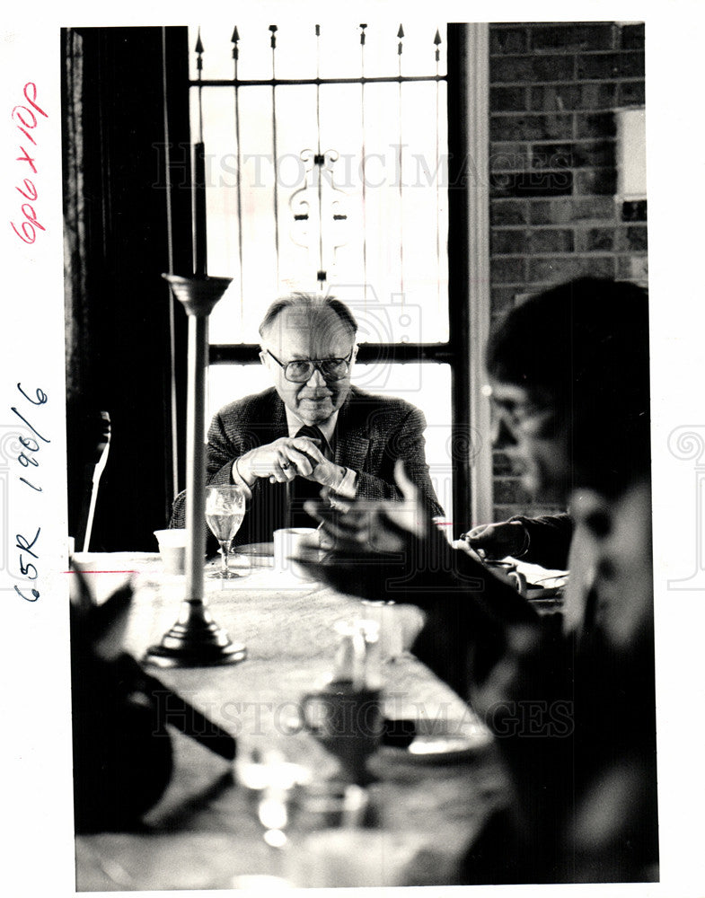 1987 Press Photo Rusell Kirk gothic novel - Historic Images
