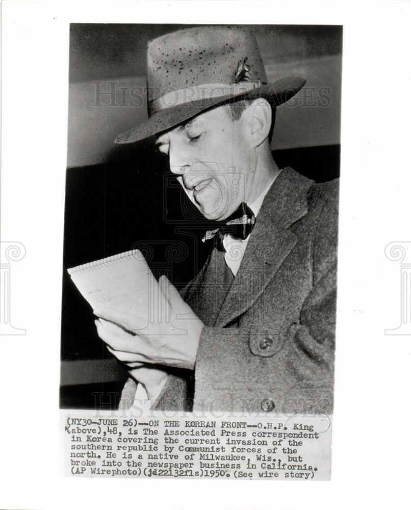 1950 Press Photo O.H.P King AP correspondent in Korea - Historic Images