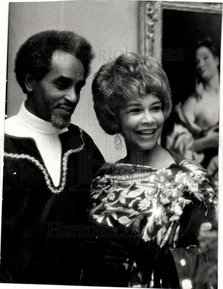 1969 Press Photo Henri King black dashiki Mrs. King - Historic Images