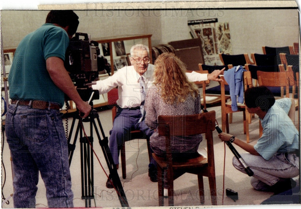 1990 Press Photo Jack Kevorkian Painter - Historic Images