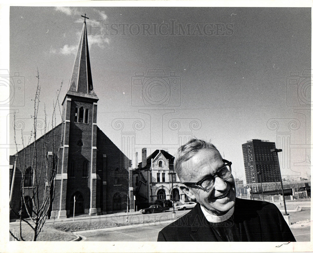 1973 Press Photo Msgr Kern Trinity - Historic Images