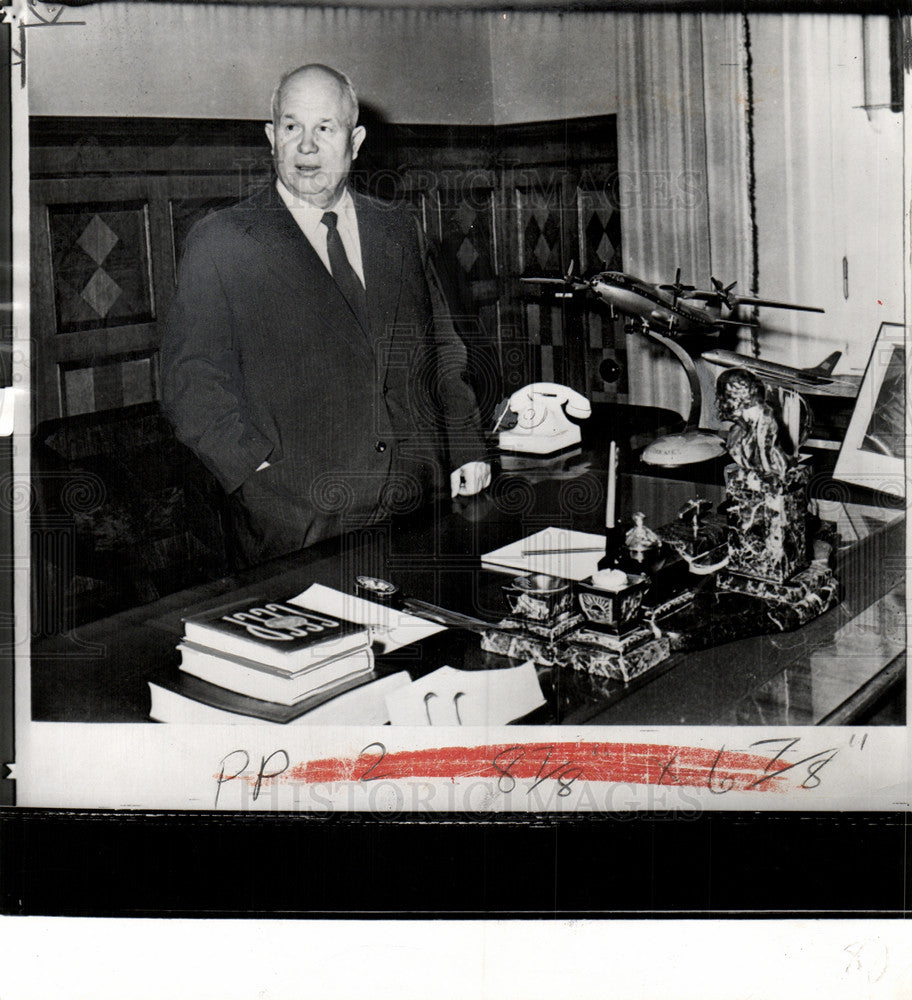 1958 Press Photo Nikita Khrushchev Kremlin office - Historic Images