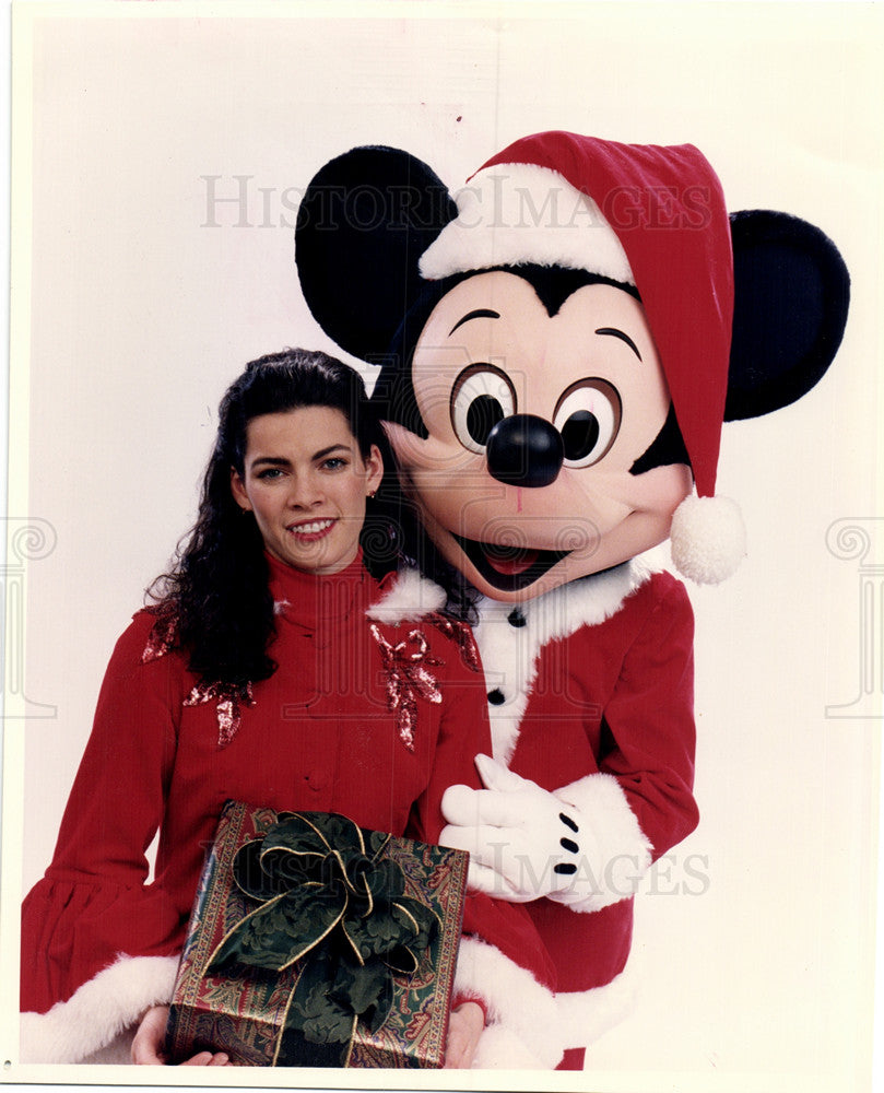 1995 Press Photo Nancy Kerrigan Walt Disney Christmas - Historic Images