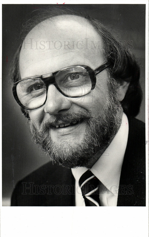 1981 Press Photo Dick Kernan broadcasting school VP - Historic Images