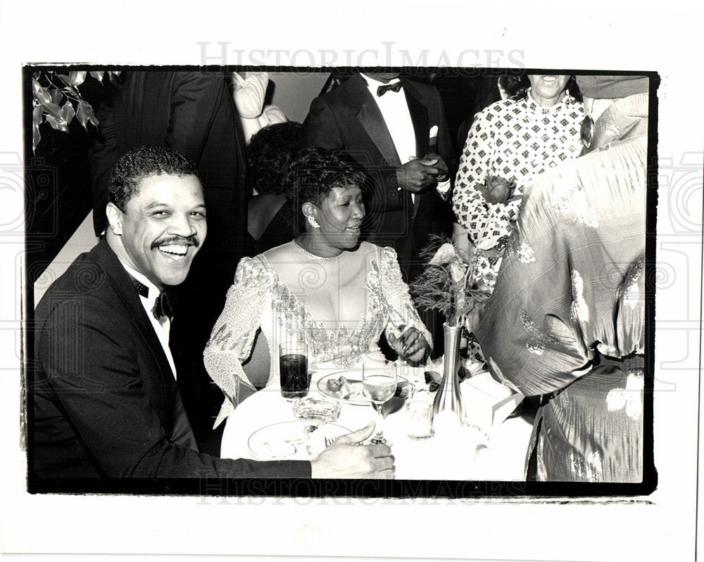 1987 Press Photo laughing party - Historic Images