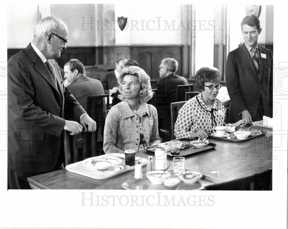 1971 Press Photo Matthaei Burnes Oakland University - Historic Images