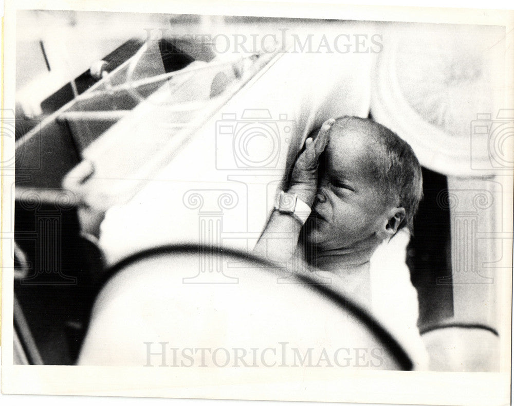 1970 Press Photo Sara Kienast quintuplet incubator baby - Historic Images
