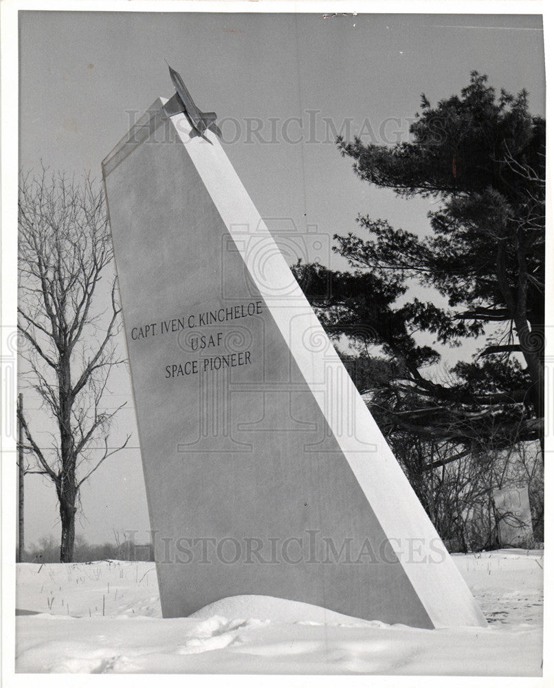 1964 Press Photo Kincheloe monument Cass County - Historic Images