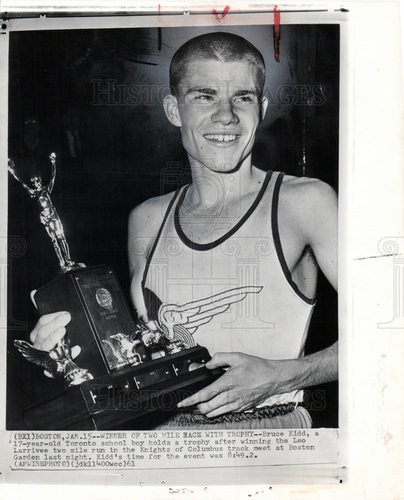 1961 Press Photo Bruce Kidd Wins Two Mile Race Boston - Historic Images