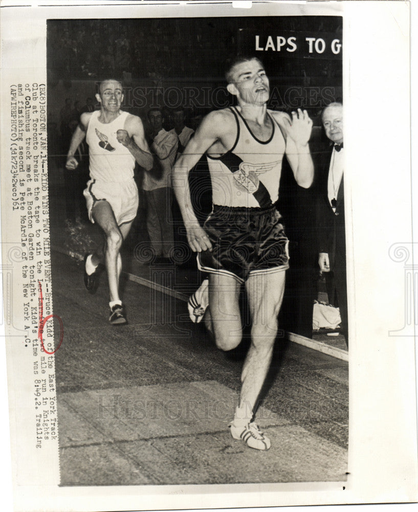 1961 Press Photo Bruce Kidd winning two mile race - Historic Images