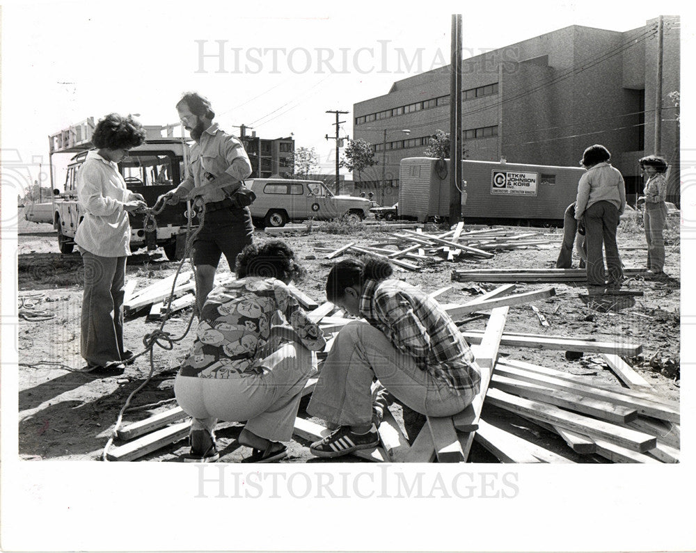 1977 Press Photo Sculpture - Historic Images