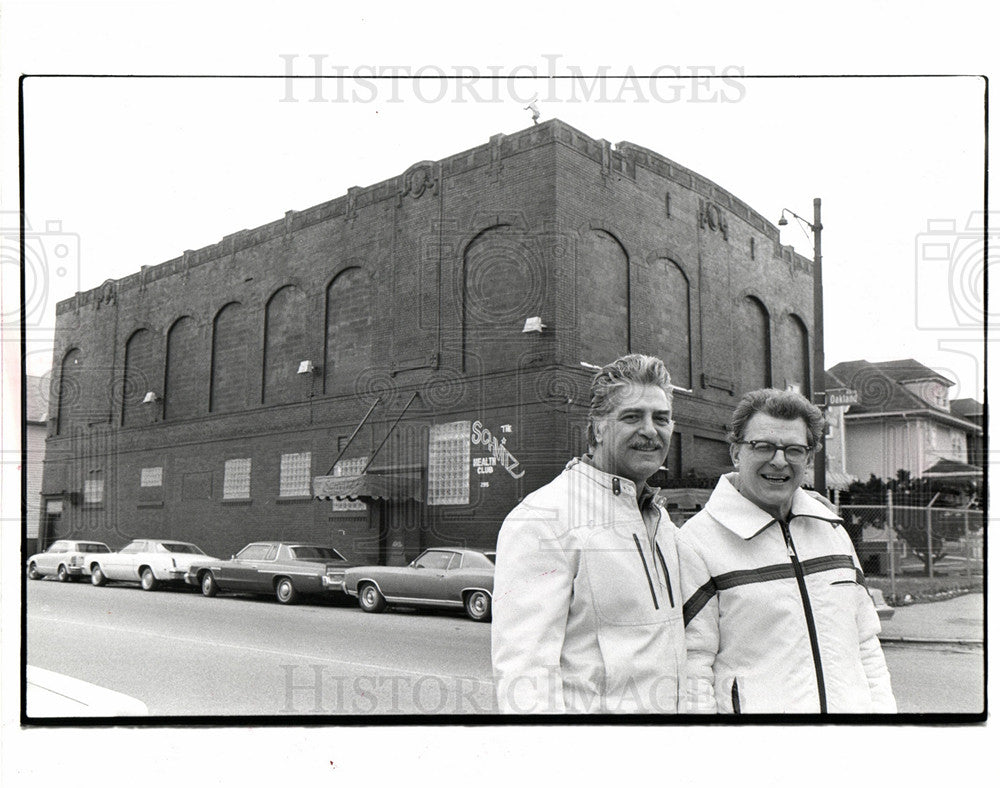 1980 Press Photo Carl and Tomaszewski at Schuitz Club. - Historic Images