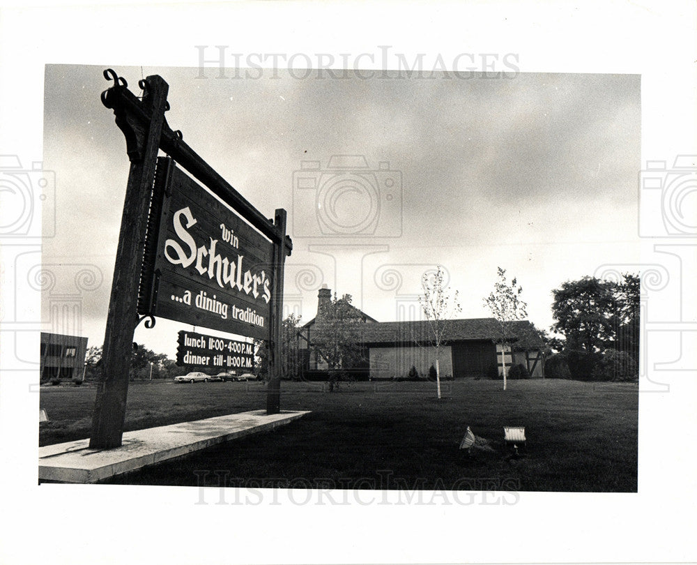 1974 Press Photo A Fated Move For Win Schuler&#39;s Restau. - Historic Images