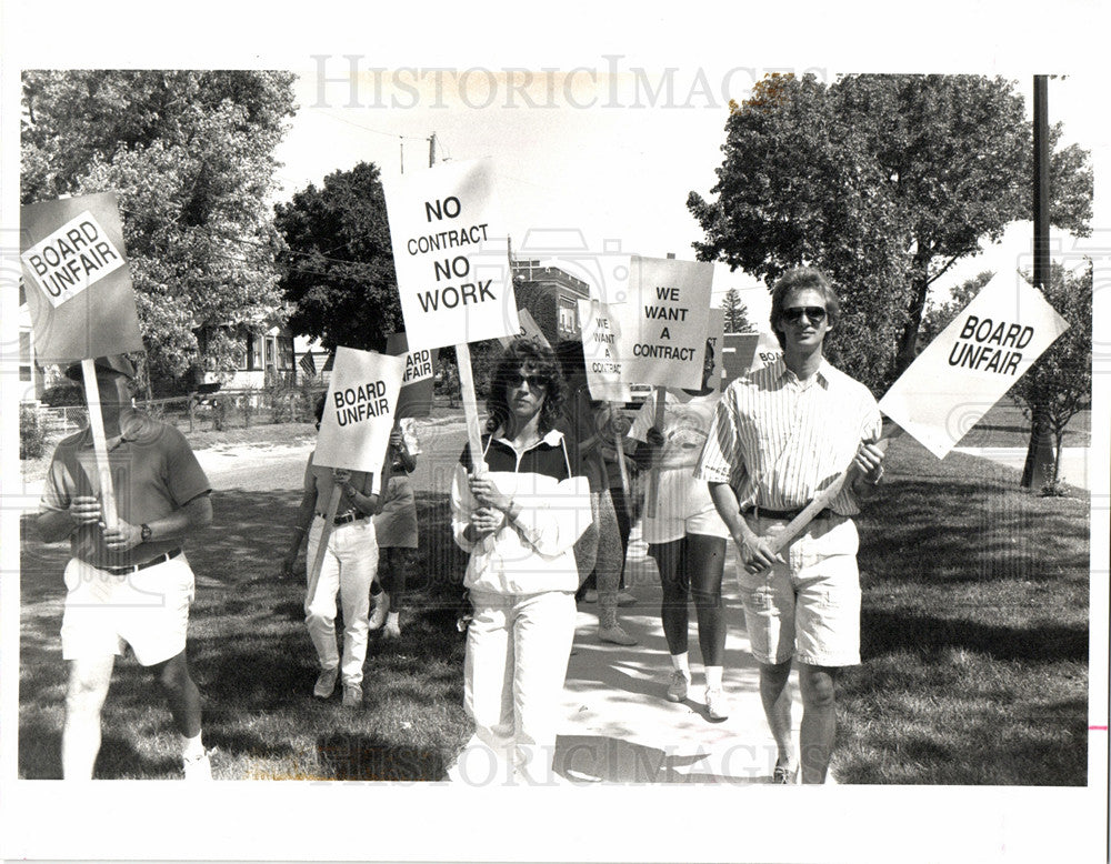 1990 Press Photo Troy teachers Urbancrest picket strike - Historic Images