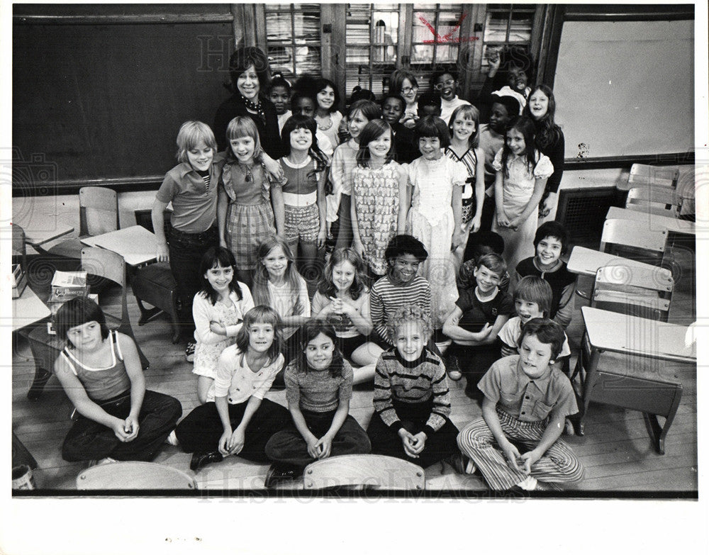 1975 Press Photo School - Students - Historic Images