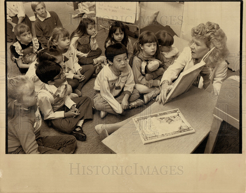 1989 Press Photo Wattles Elementary students read SHARE - Historic Images
