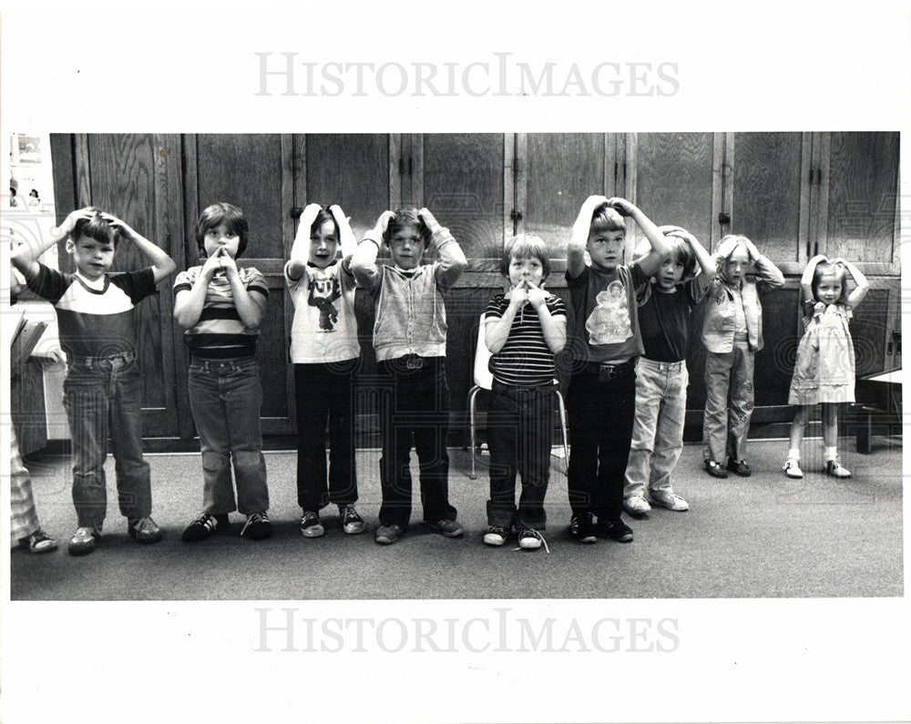 1982 Press Photo Kindergartner Wilson Elementary School - Historic Images