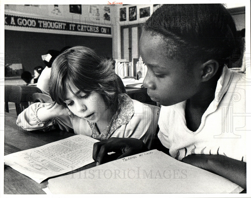1982 Press Photo School Students - Historic Images