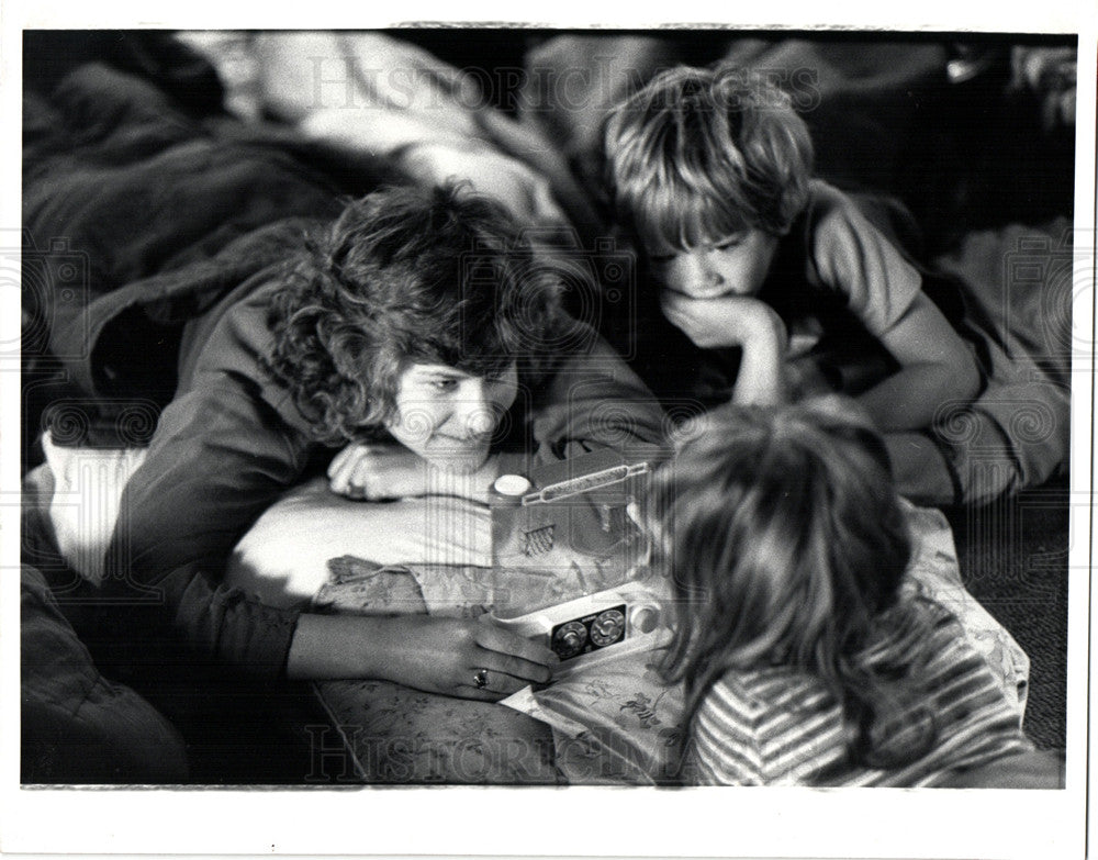 1982 Press Photo Karen Bess Teacher Susan Washburn - Historic Images