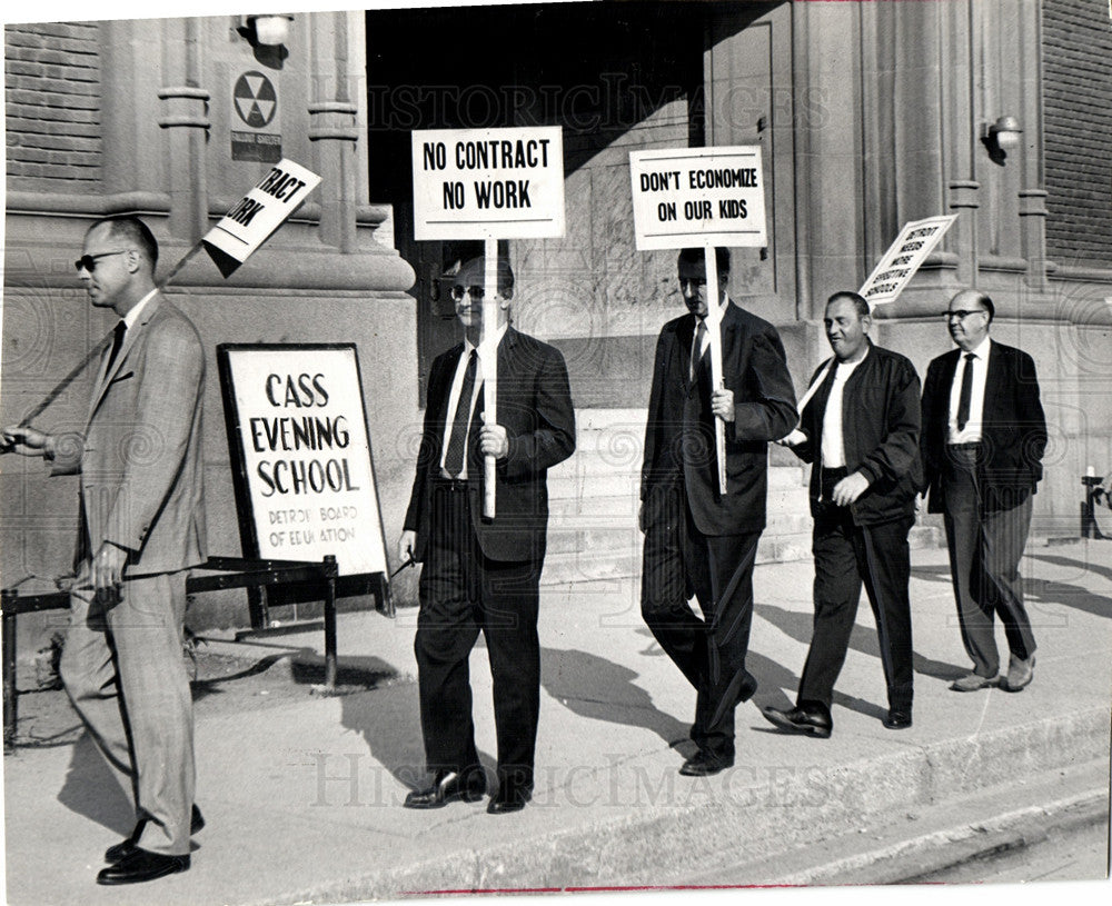 1967 Press Photo Schools Detroit Strikes Contract work - Historic Images