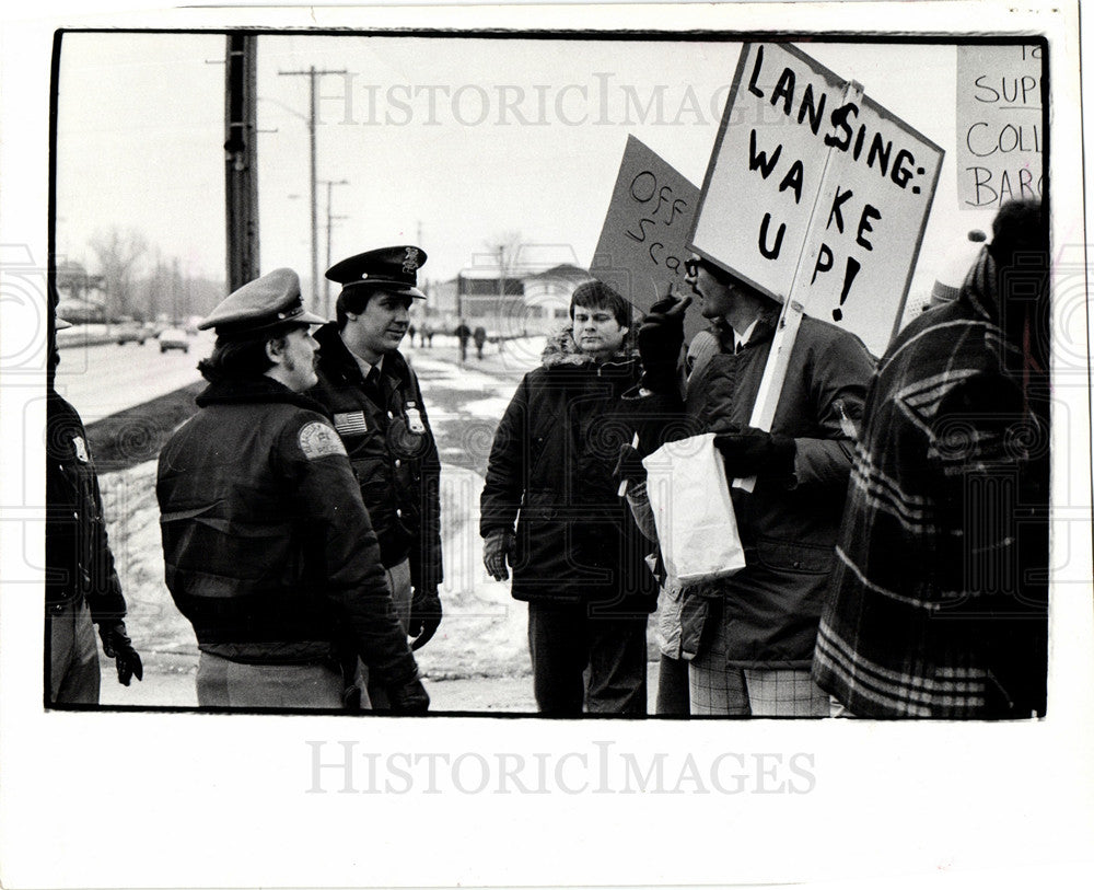 1975 Press Photo Crestwood school board illegally - Historic Images