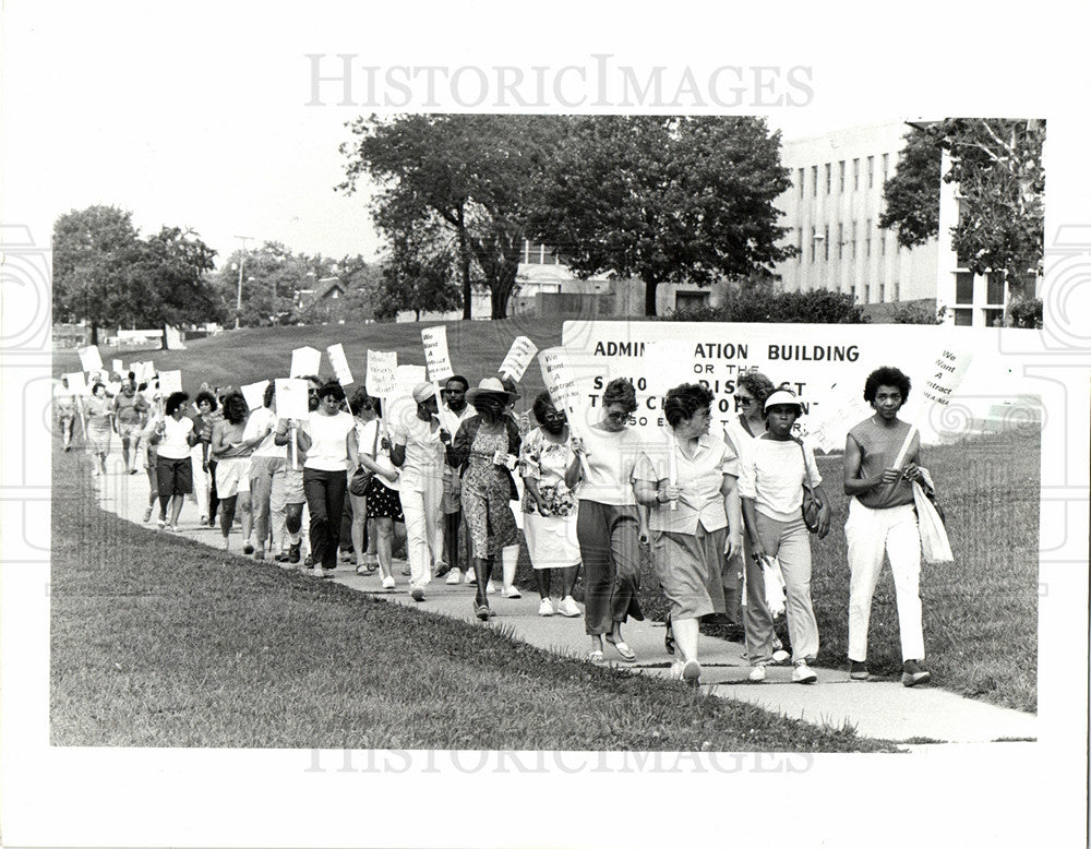 1985 Press Photo Pontiac School Teacher Protest Picket - Historic Images