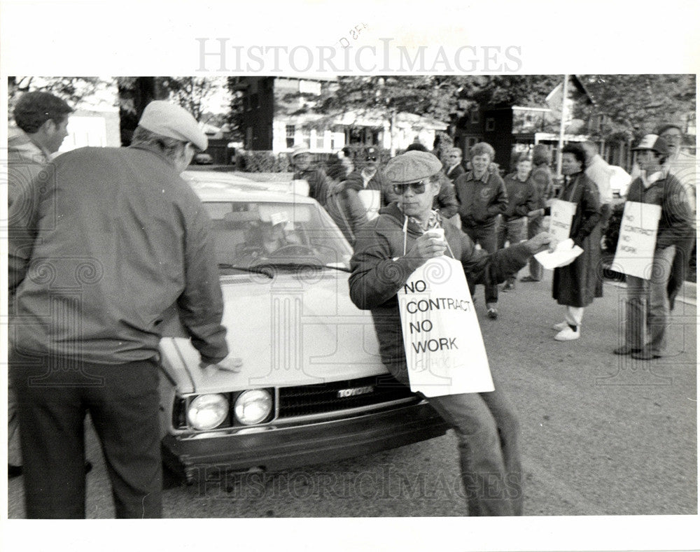 1984 Press Photo School Strike Teacher Grand Rapids - Historic Images