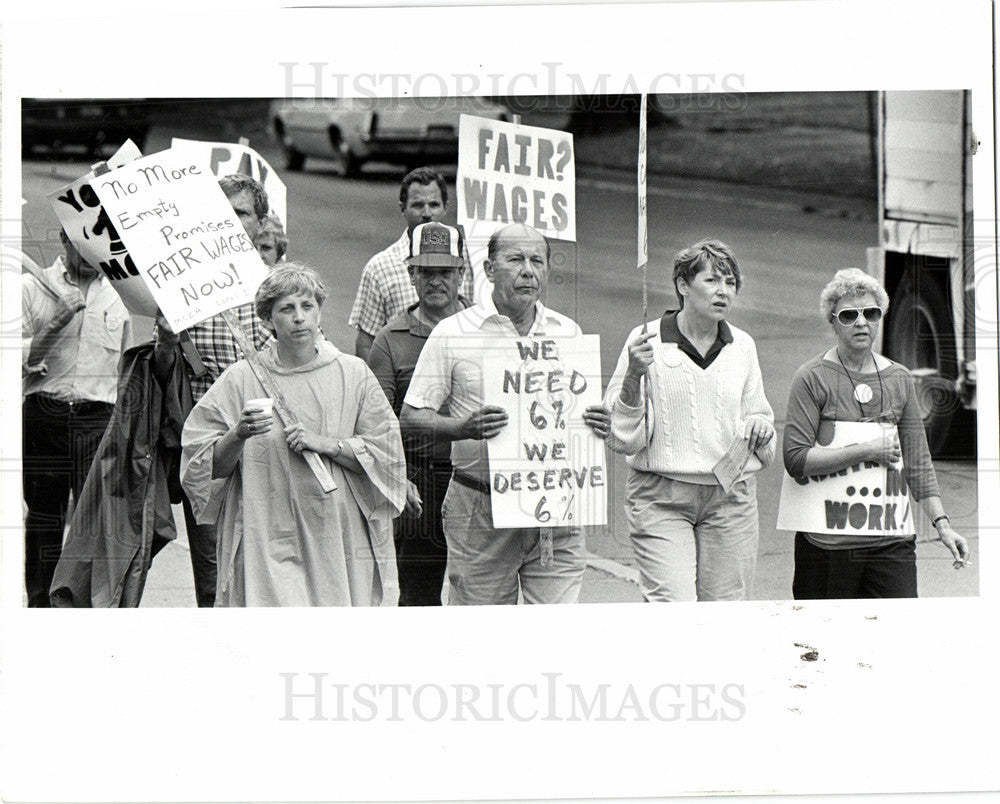 1986 Press Photo Picketing Teachers Offer Walkouts - Historic Images