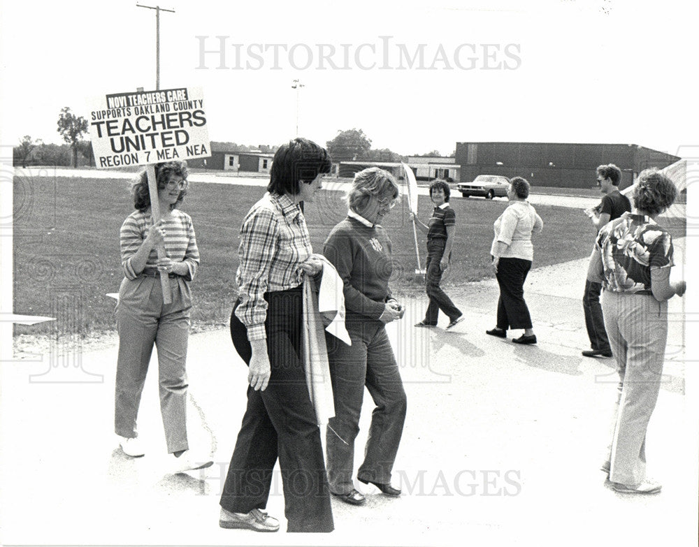 1982 Press Photo Middle school elementary high schools. - Historic Images