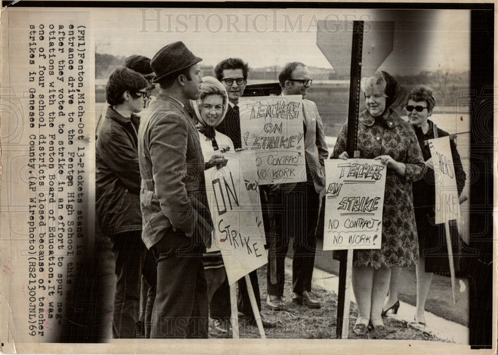 1968 Press Photo teacher strike fenton genesse county - Historic Images