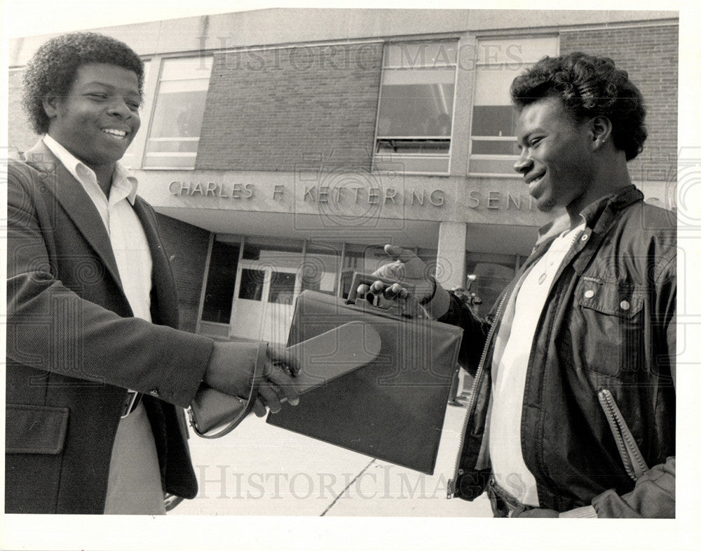 1983 Press Photo School Security Laroy Graves - Historic Images