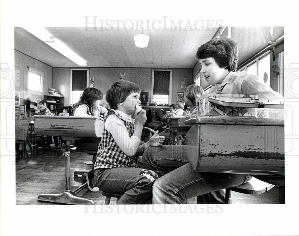 1976 Press Photo School rural lunch Donna Craig - Historic Images