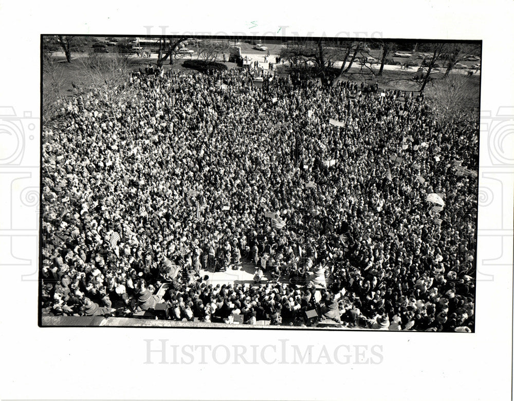 1987 Press Photo crowd state capitol - Historic Images