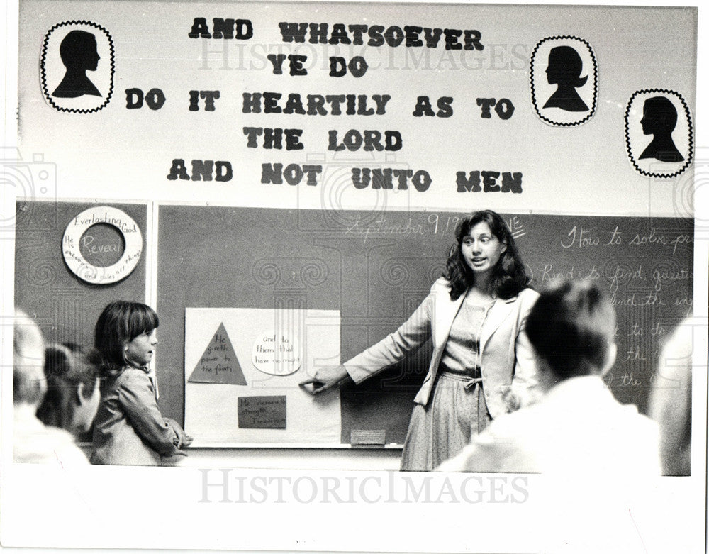 1982 Press Photo Labadie teacher Pletcher Wixom School - Historic Images