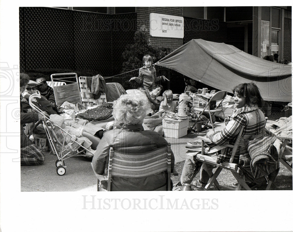 1978 Press Photo 14111 detroit parents camping - Historic Images