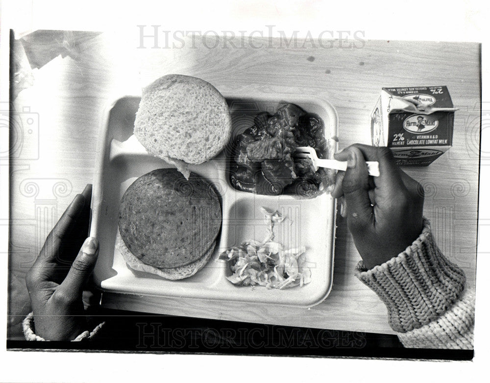 1982 Press Photo Clinton School Detroit school lunch - Historic Images