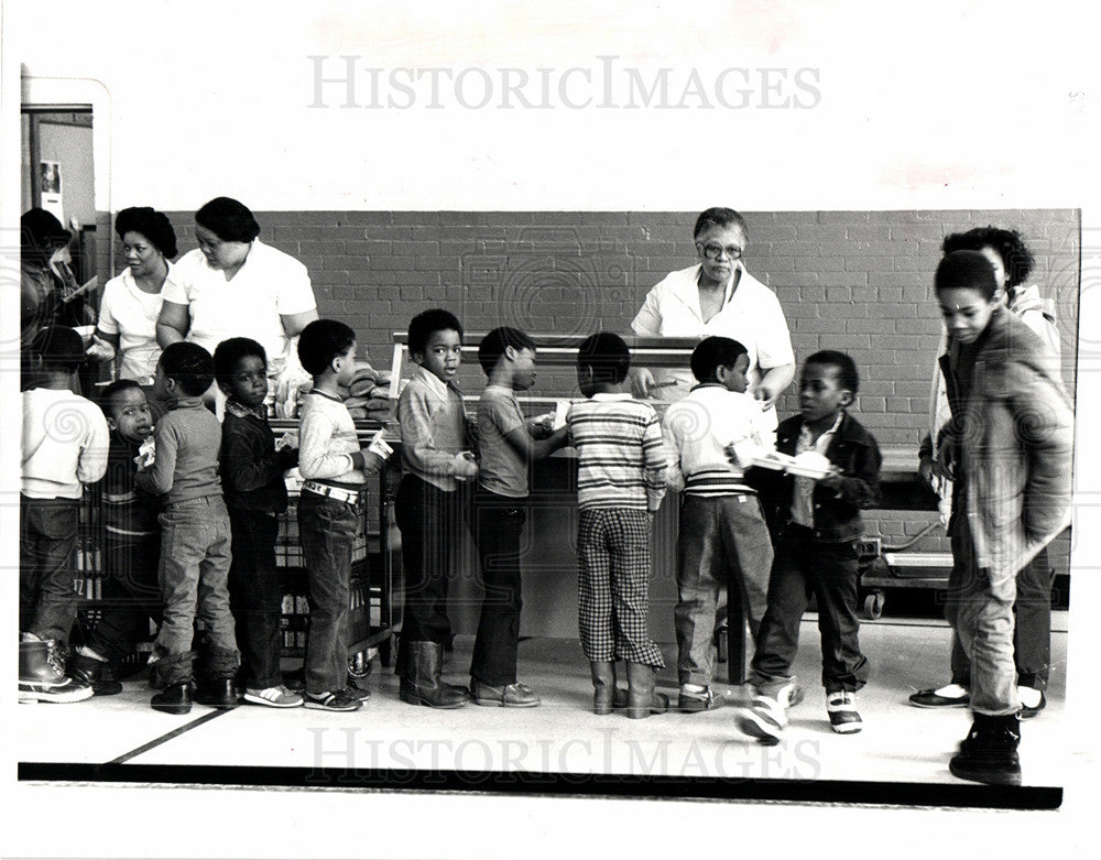 1982 Press Photo School Lunch Meal Health Children - Historic Images