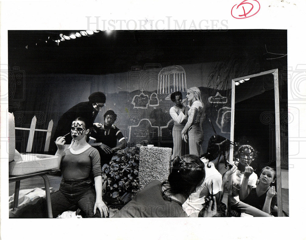 1977 Press Photo Ludington School theatre students play - Historic Images