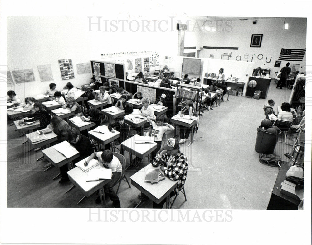 1986 Press Photo School - Class Room - Historic Images