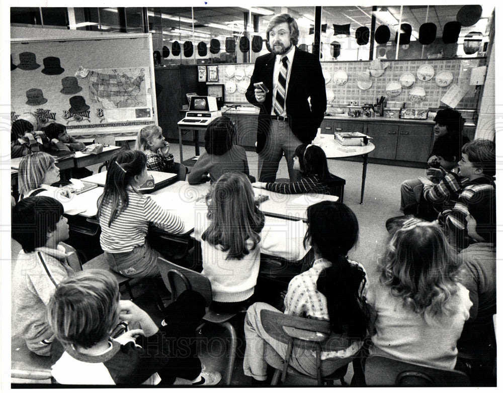 1982 Press Photo School Classroom - Historic Images