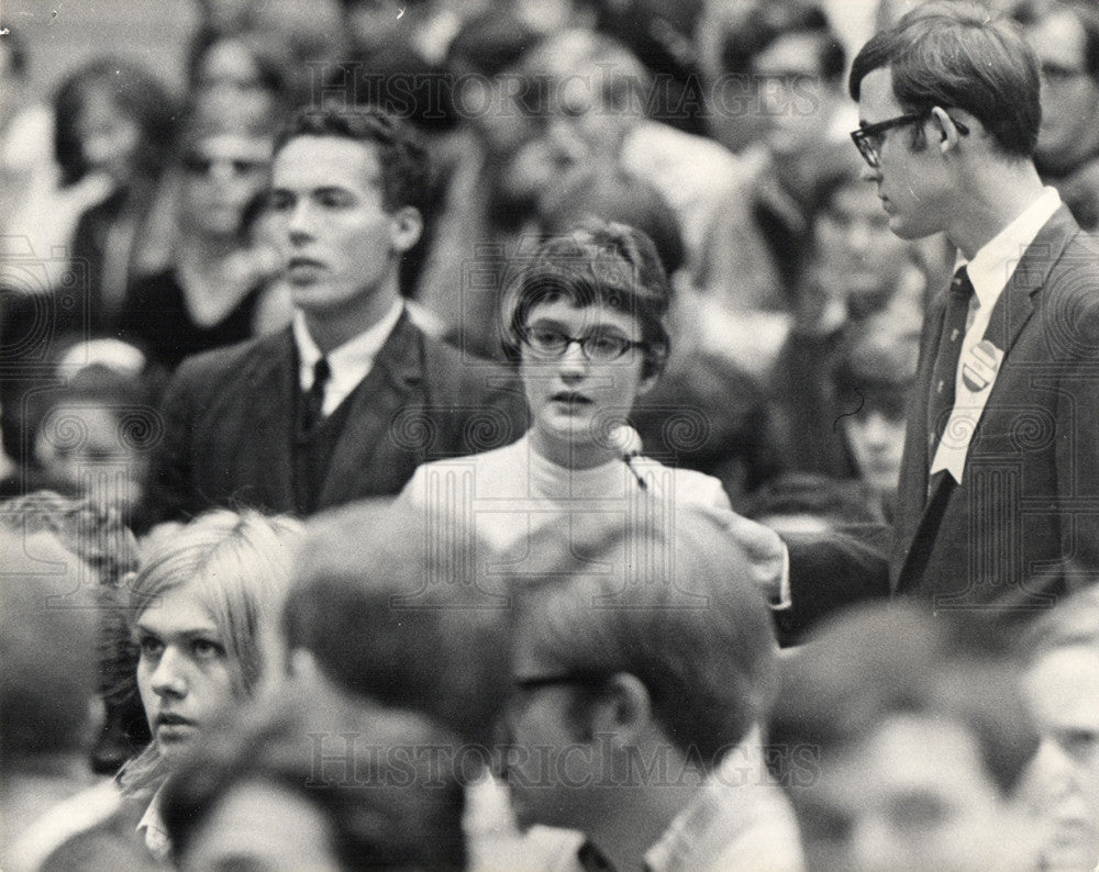 1968 Press Photo School Kids Ask Questions - Historic Images