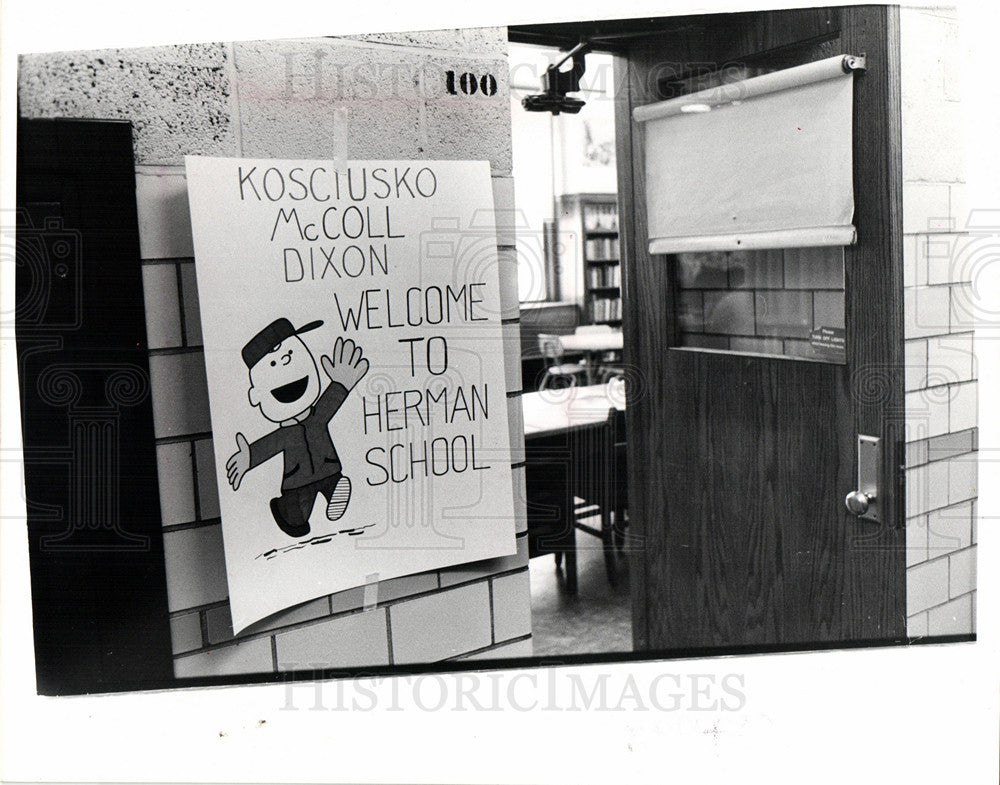 1976 Press Photo SCHOOL BUSING ISSUE, HERMAN SCHOOL - Historic Images