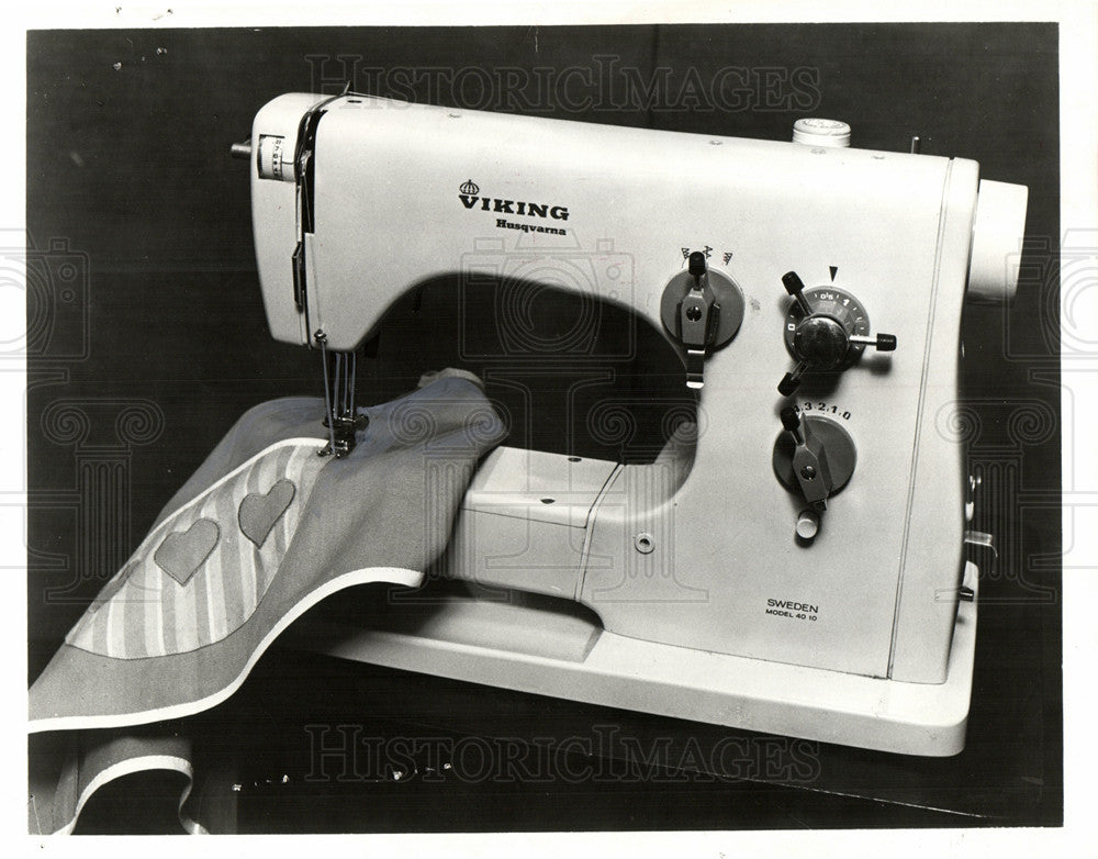 1969 Press Photo sewing machine physically handicapped - Historic Images